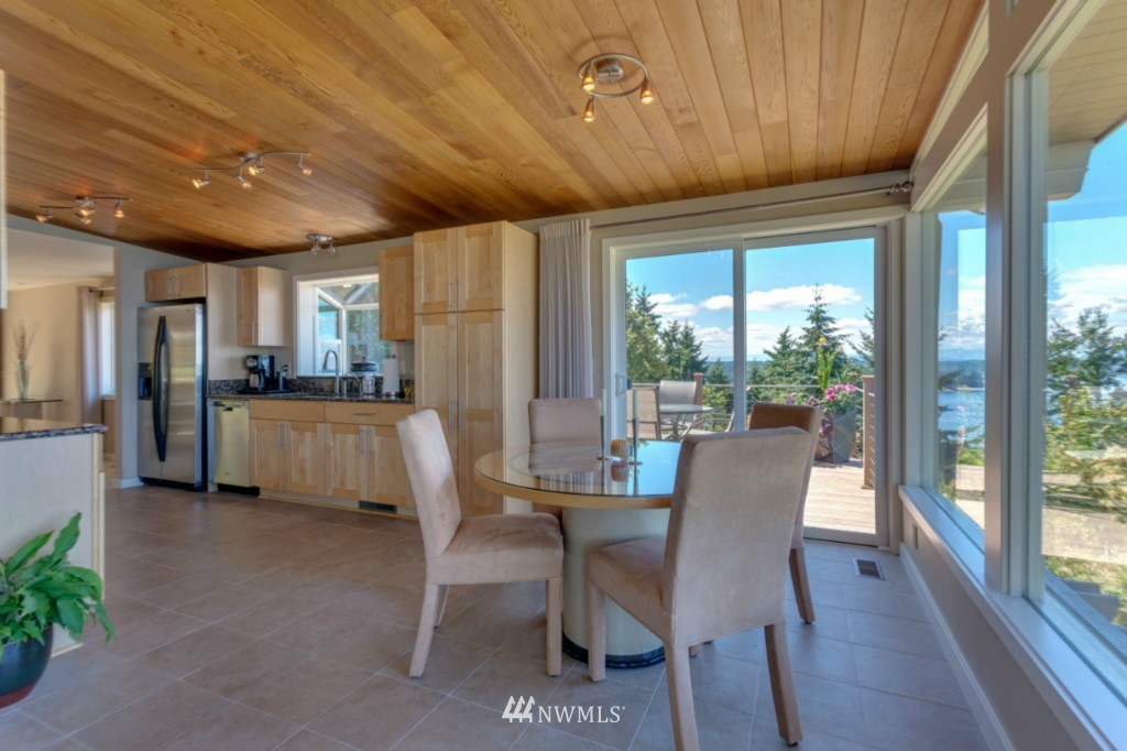 10780 Southwest Cowan Road Vashon, WA 98070 - Photo 10 of 25 Gallery Image 10