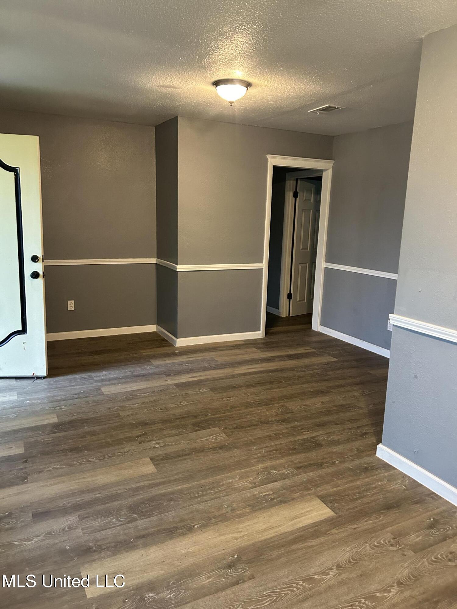 4519 Community Avenue Moss Point, MS 39563 - Photo 2 of 10 IMG_4416
