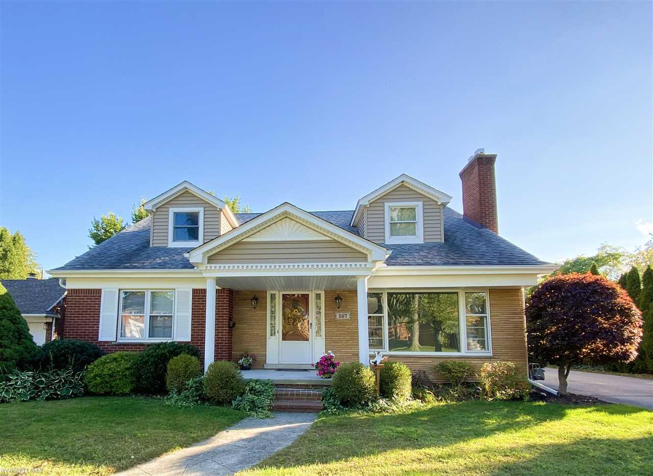 597 Roslyn Road Grosse Pointe, MI 48236 - Photo 2 of 36 50009447-1.JPG