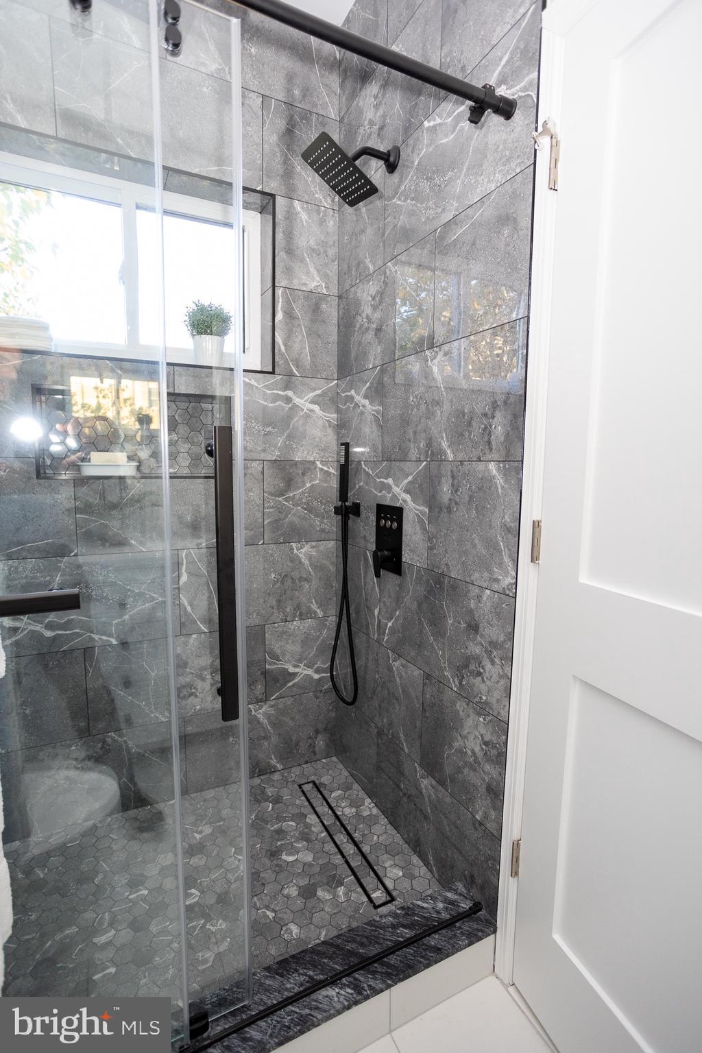 2127 Sigel Street Philadelphia, PA 19145 - Photo 18 of 58