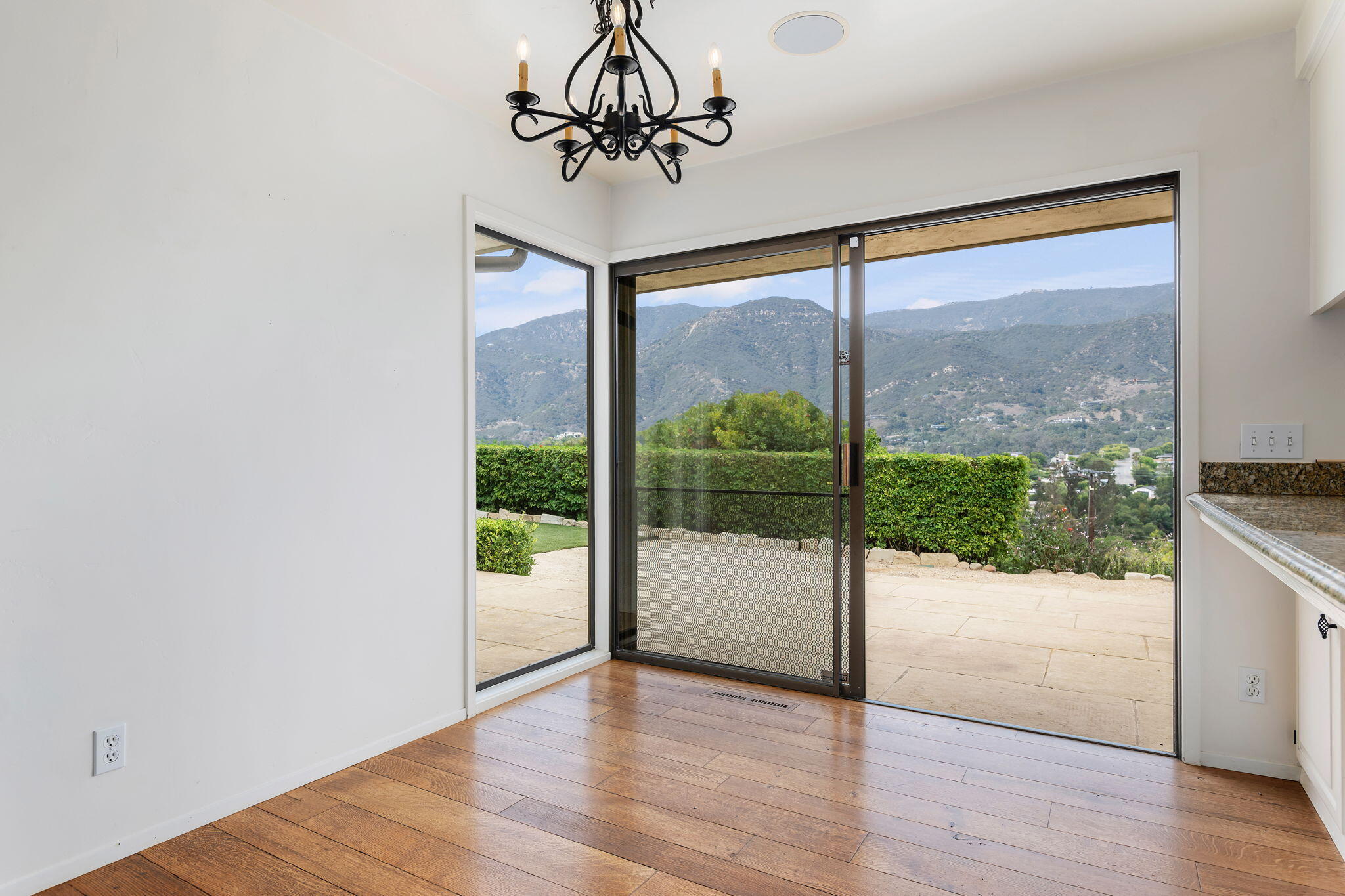 300 Sierra Vista Road Montecito, CA 93108 - Photo 13 of 32 13 - Breakfast Area