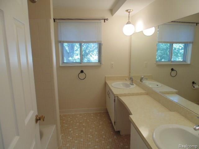 2866 Sandhurst Rochester Hills, MI 48307 - Photo 26 of 28