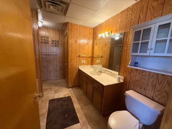 en empty room with wooden floor and windows