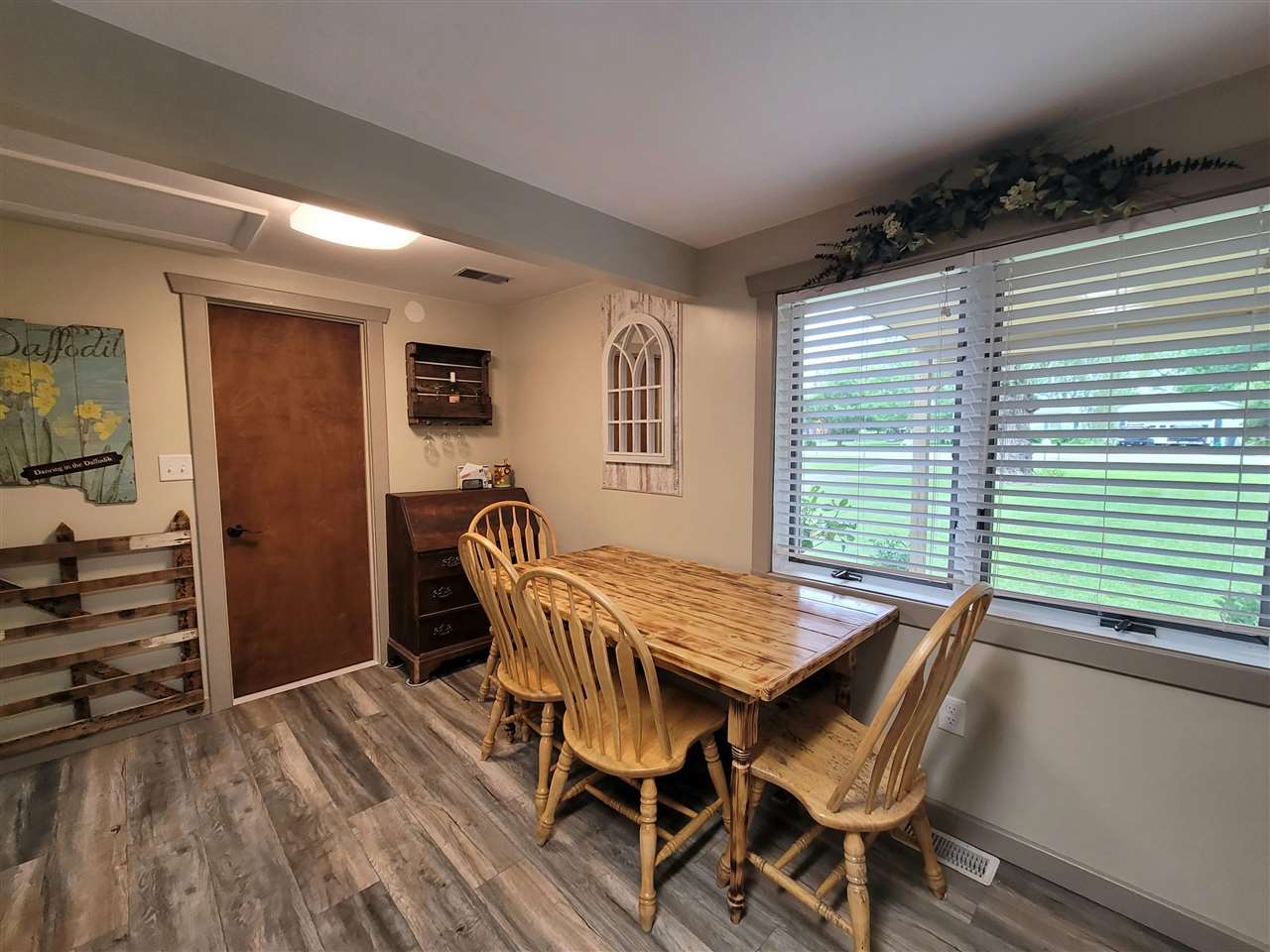10210 West Frances Road Flushing, MI 48433 - Photo 11 of 46 50047265-10.JPG