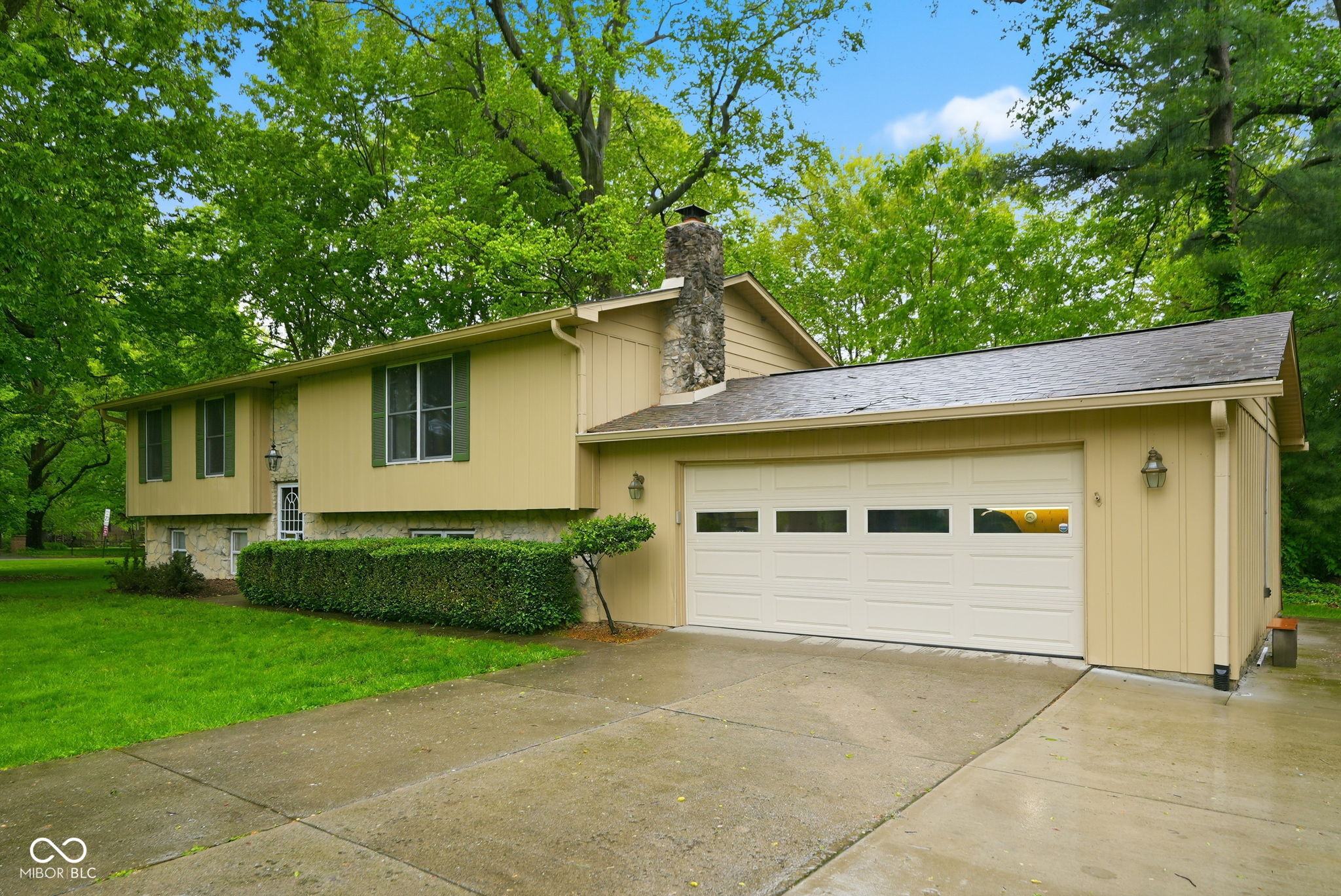 7020 Hoover Road Indianapolis, IN 46260 - Photo 3 of 47 Gallery Image 3
