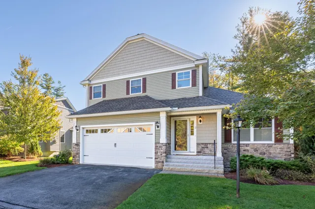 $825,000 | 2 Renaissance Circle, Salem, NH 03079