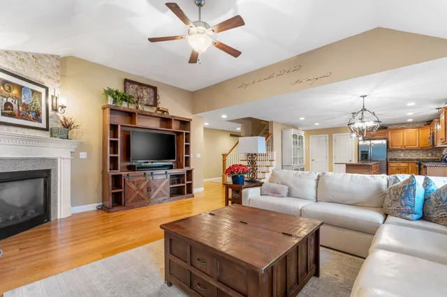 $825,000 | 2 Renaissance Circle, Salem, NH 03079