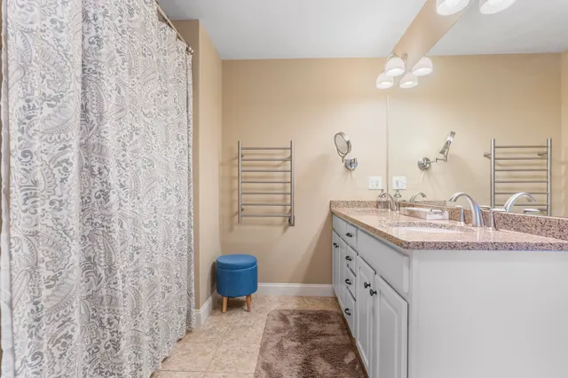 $825,000 | 2 Renaissance Circle, Salem, NH 03079