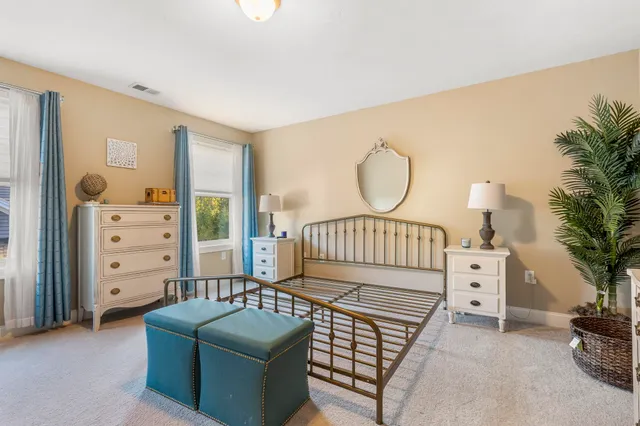 $825,000 | 2 Renaissance Circle, Salem, NH 03079