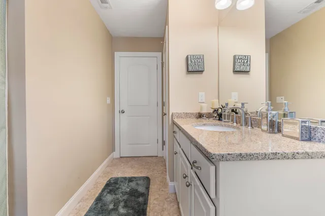 $825,000 | 2 Renaissance Circle, Salem, NH 03079