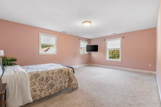 $825,000 | 2 Renaissance Circle, Salem, NH 03079