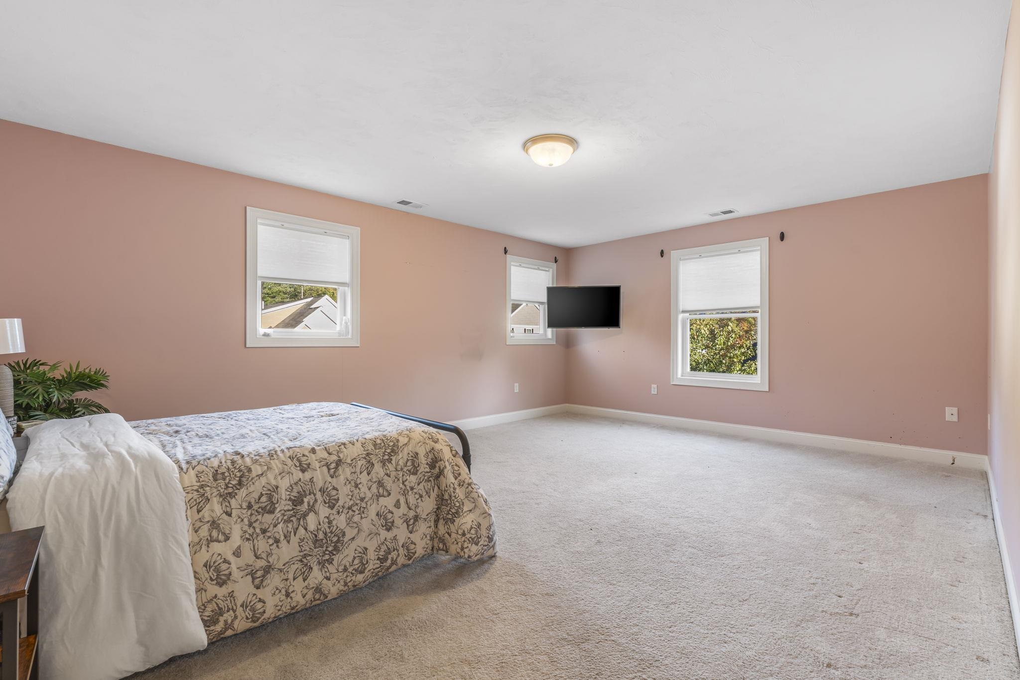 2 Renaissance Circle Salem, NH 03079 - Photo 31 of 52