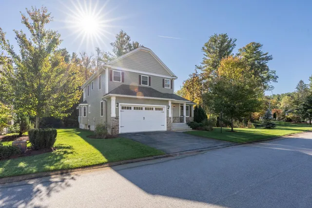 $825,000 | 2 Renaissance Circle, Salem, NH 03079
