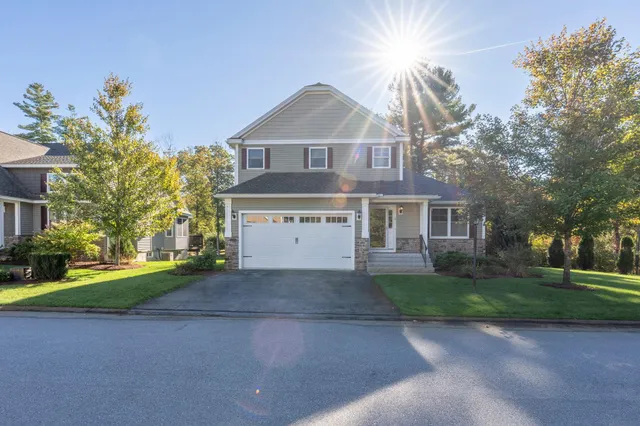 $825,000 | 2 Renaissance Circle, Salem, NH 03079