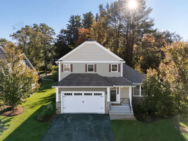 $825,000 | 2 Renaissance Circle, Salem, NH 03079
