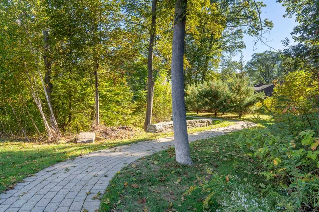 $825,000 | 2 Renaissance Circle, Salem, NH 03079