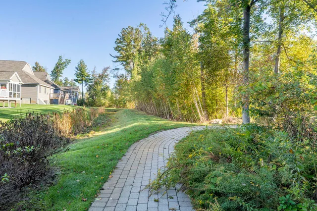 $825,000 | 2 Renaissance Circle, Salem, NH 03079