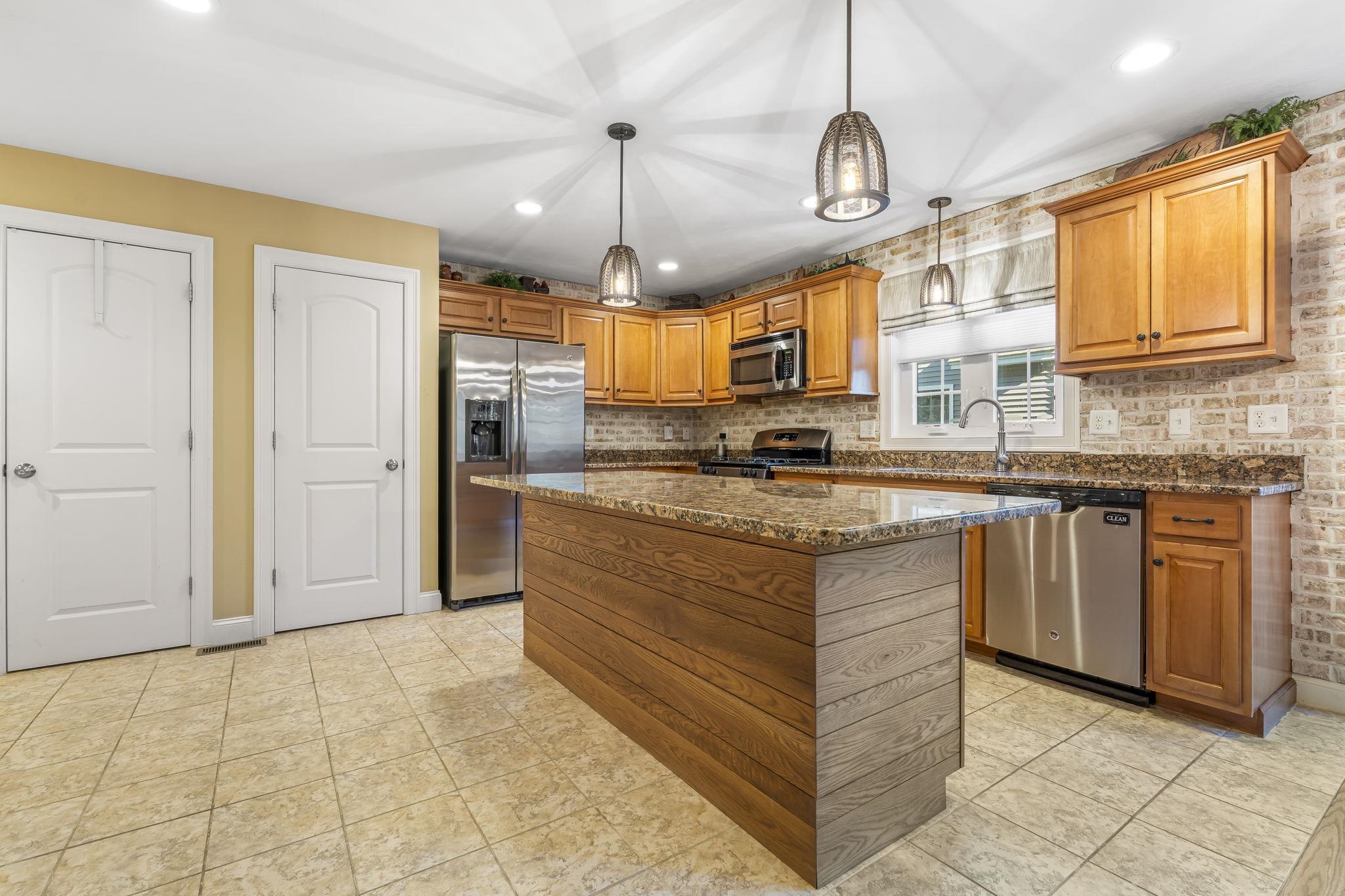 2 Renaissance Circle Salem, NH 03079 - Photo 5 of 52