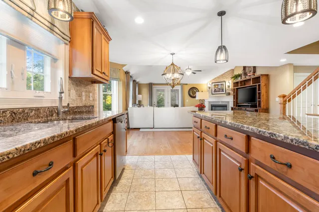 $825,000 | 2 Renaissance Circle, Salem, NH 03079