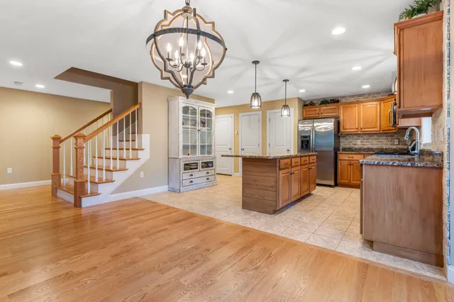 $825,000 | 2 Renaissance Circle, Salem, NH 03079