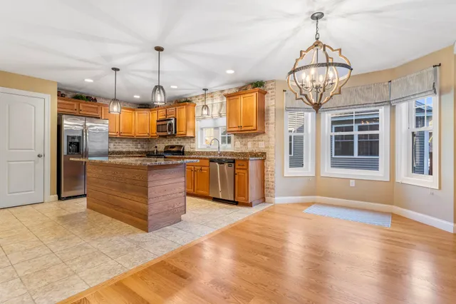 $825,000 | 2 Renaissance Circle, Salem, NH 03079