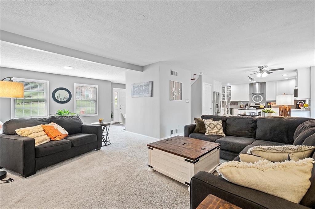 203 Ruth Way McDonald, PA 15057 - Photo 6 of 25 Gallery Image 6
