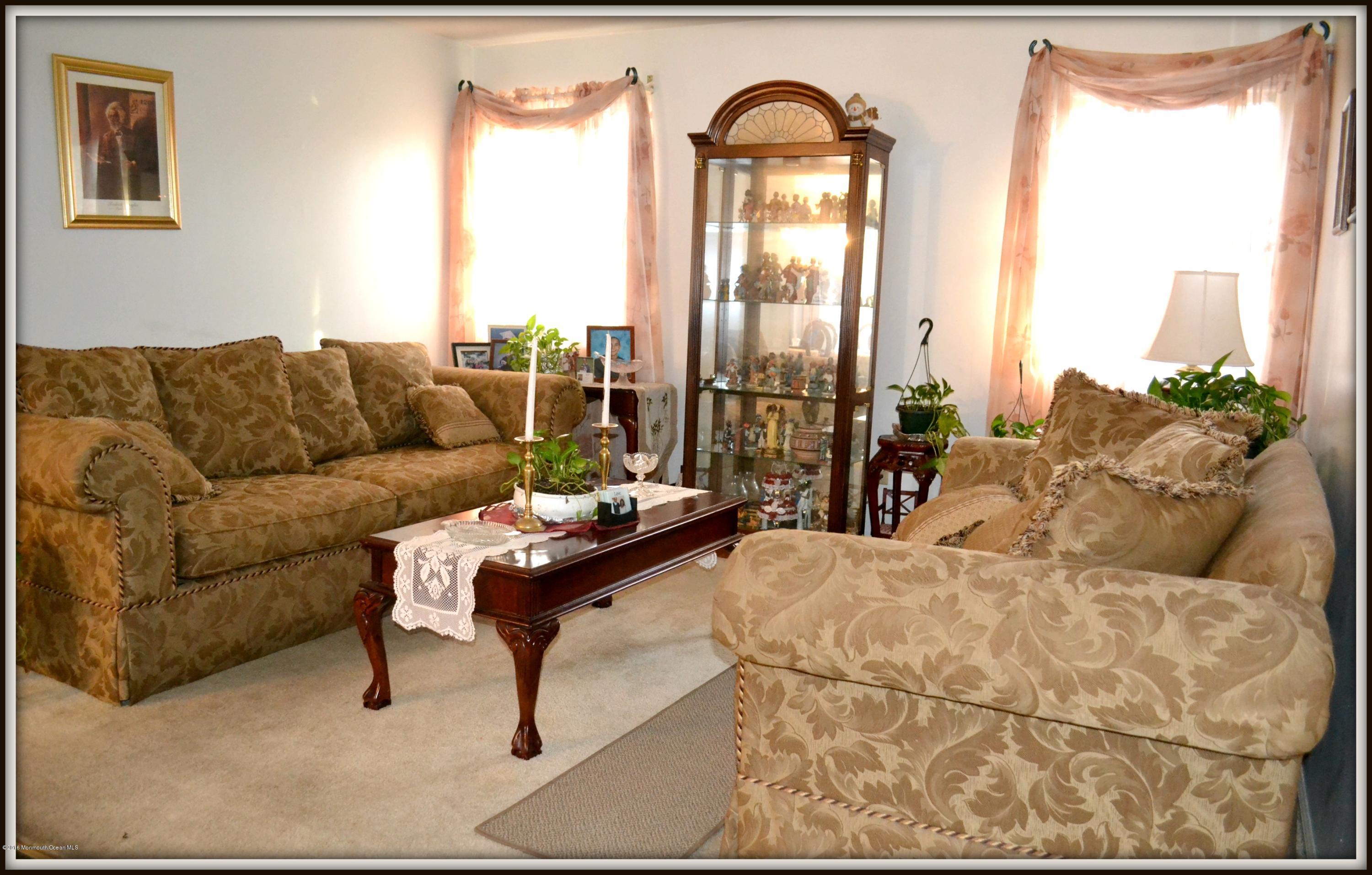 36 Chelsea Road Jackson, NJ 08527 - Photo 5 of 14 livingroom