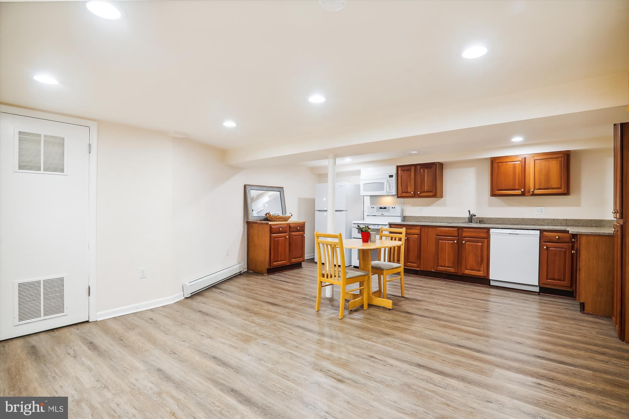 9805 Five Oaks Road Fairfax, VA 22031 - Photo 51 of 70 a living room with stainless steel appliances kitchen island granite countertop a sink wooden floor and view living room