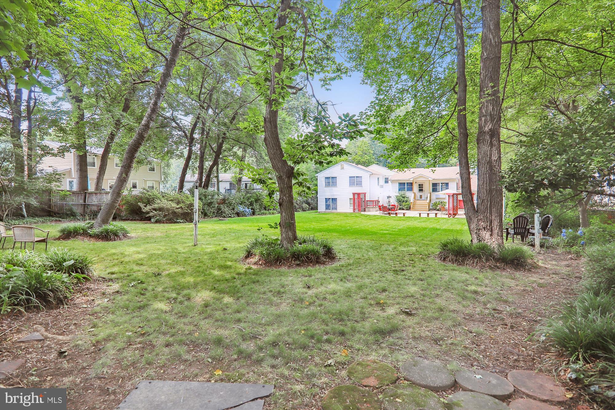 9805 Five Oaks Road Fairfax, VA 22031 - Photo 57 of 70 a view of a garden with a house in the background
