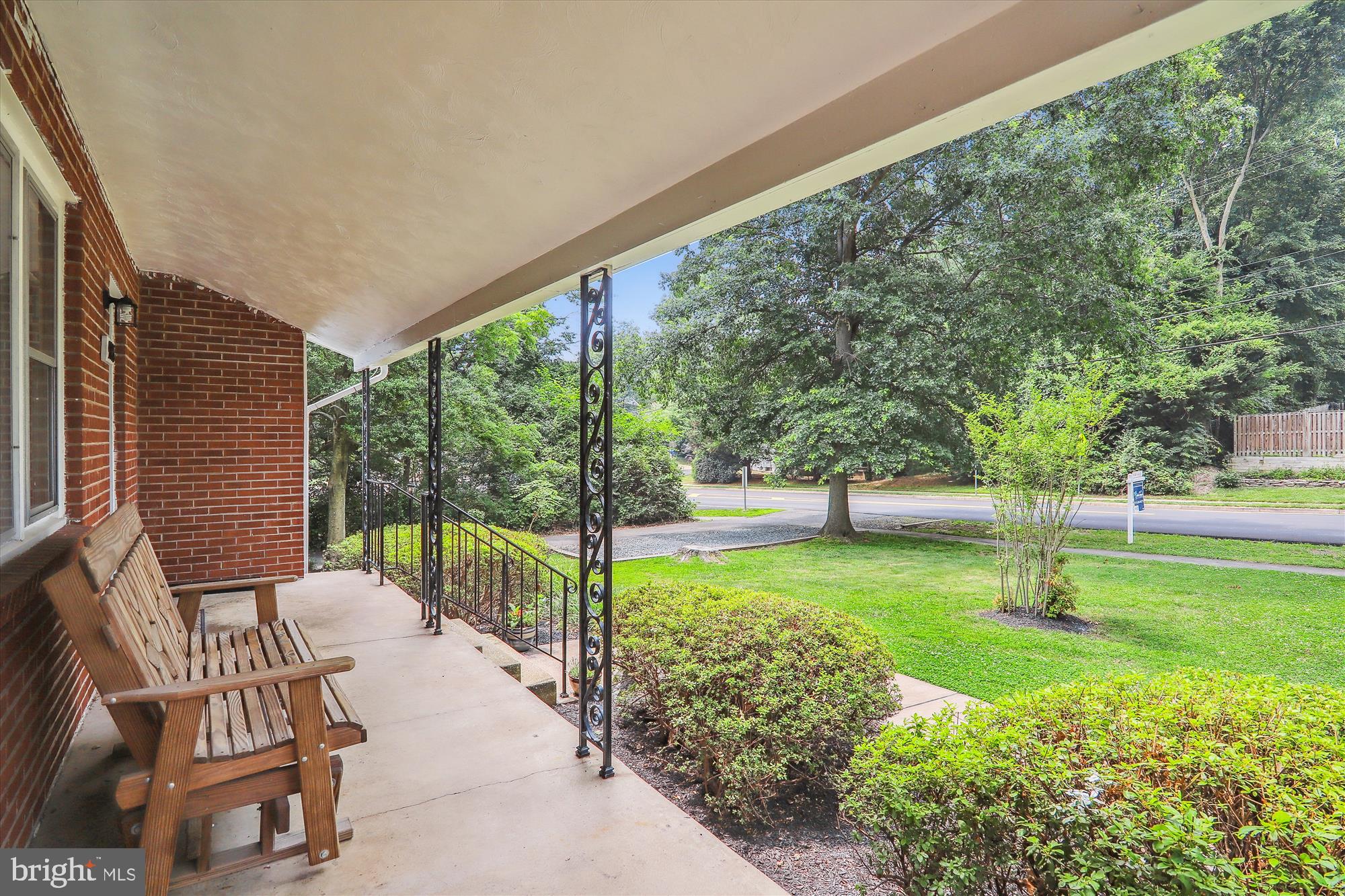 9805 Five Oaks Road Fairfax, VA 22031 - Photo 6 of 70