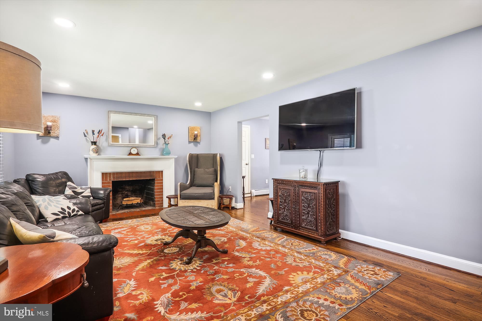 9805 Five Oaks Road Fairfax, VA 22031 - Photo 10 of 70 Living Room