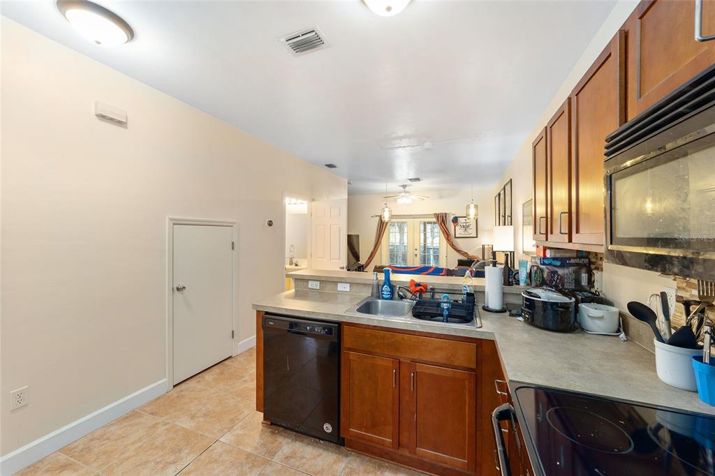 2915 Southwest 35th Place, Unit 102 Gainesville, FL 32608 - Photo 5 of 32