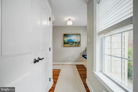 a view of a back yard