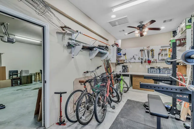 a view of livingroom with furniture