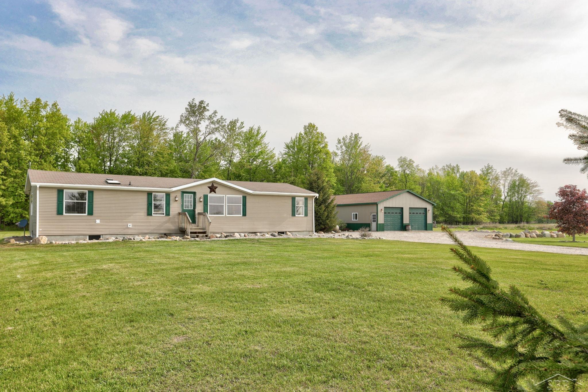 18890 Lakefield Road Merrill, MI 48637 - Photo 4 of 46 50109212-3.JPG