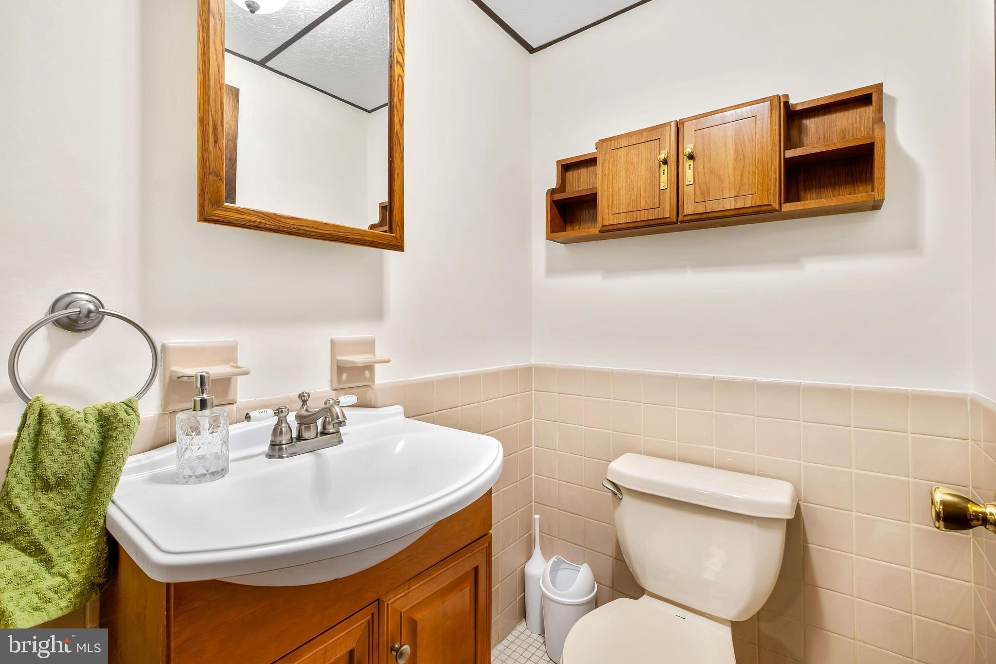 16 Mill Chase Road Southampton, NJ 08088 - Photo 20 of 45 Main Floor Powder Room