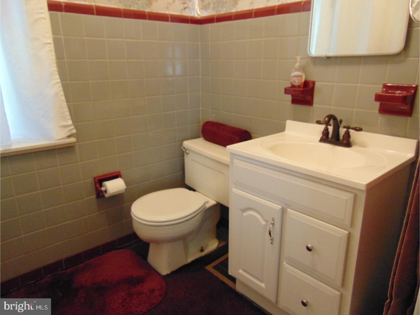 126 West Spring Garden Street Palmyra, NJ 08065 - Photo 14 of 23 Bathroom