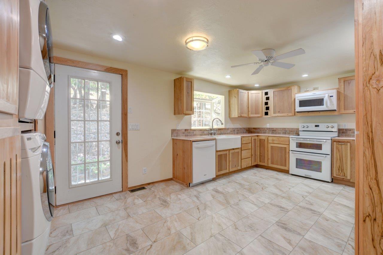 600 Trollview Road Grants Pass, OR 97527 - Photo 9 of 29 10