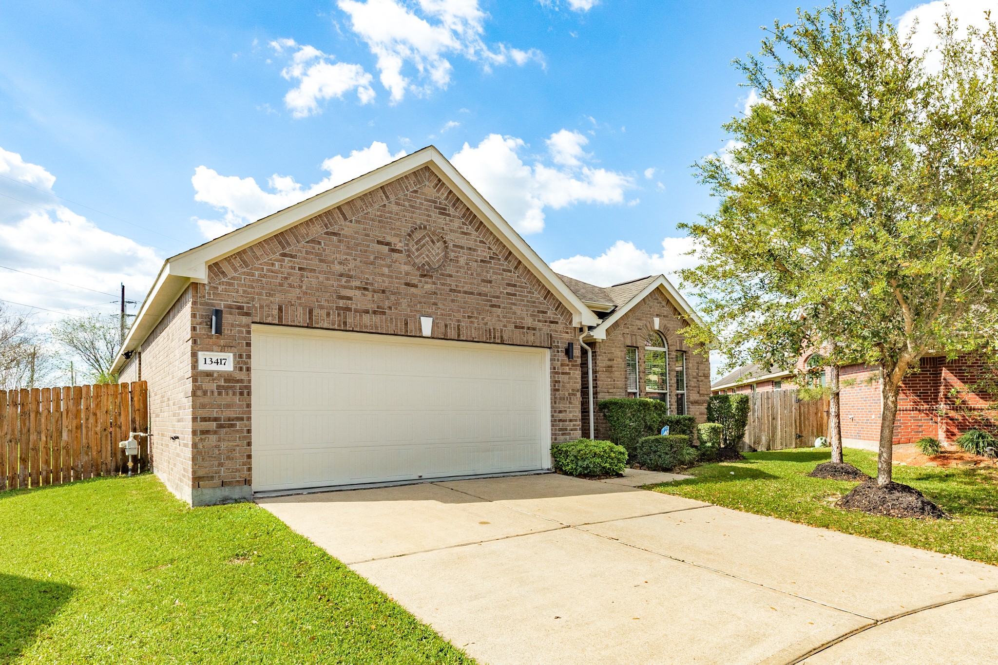 13417 Star Creek Lane Rosharon, TX 77583 - Photo 39 of 41 Exterior shot showcasing the front of the house, highlighting the two-car garage and spacious double driveway.