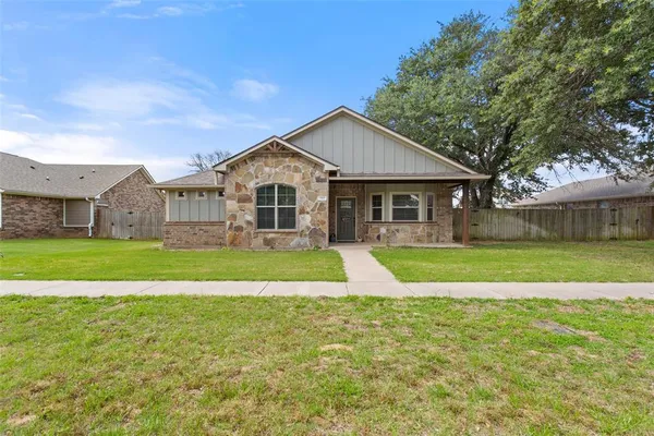 $279,900 | 13835 County Road 4200, Lindale, TX 75771