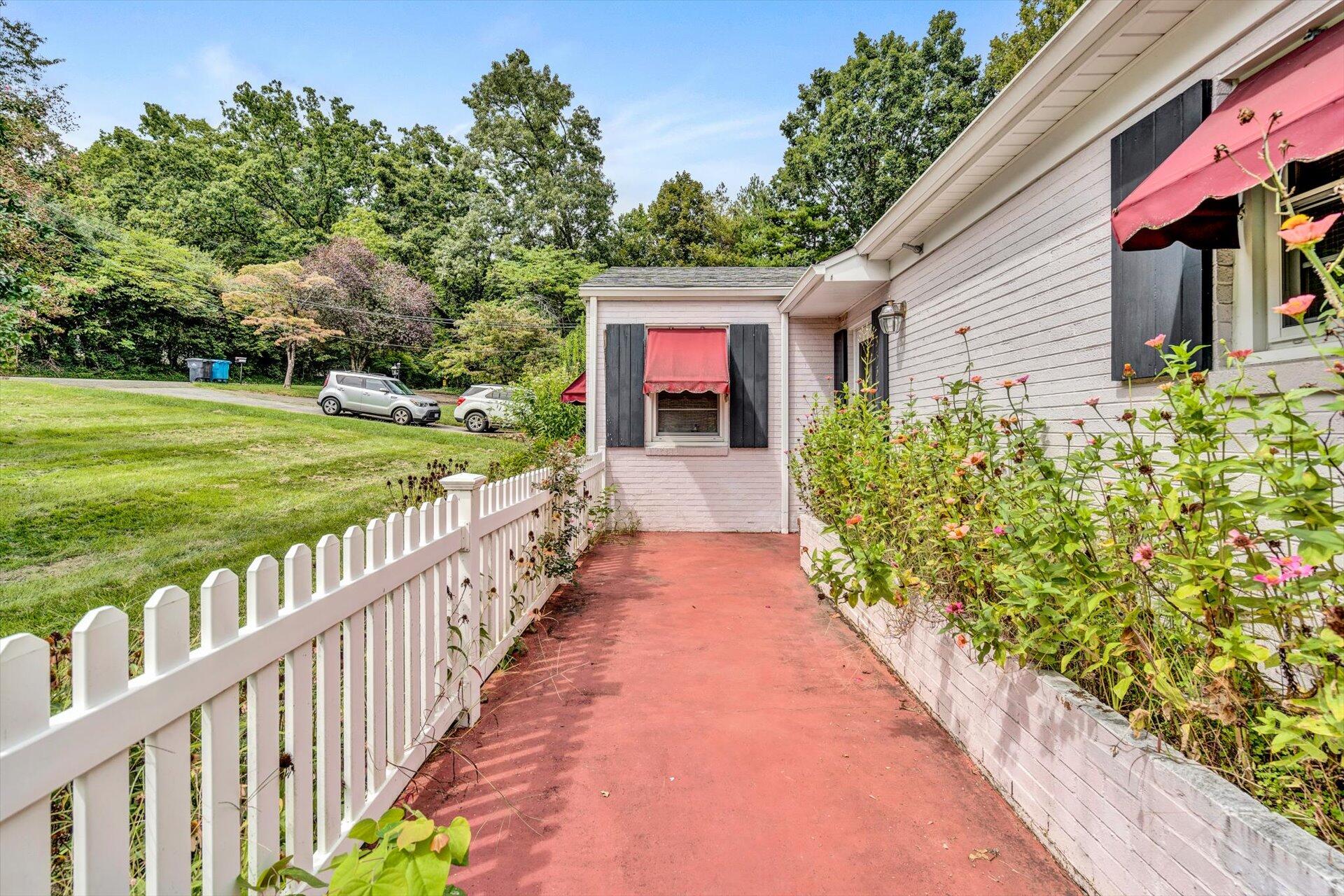 3530 Wright Road Southwest Roanoke, VA 24015 - Photo 3 of 25 03-090820220005