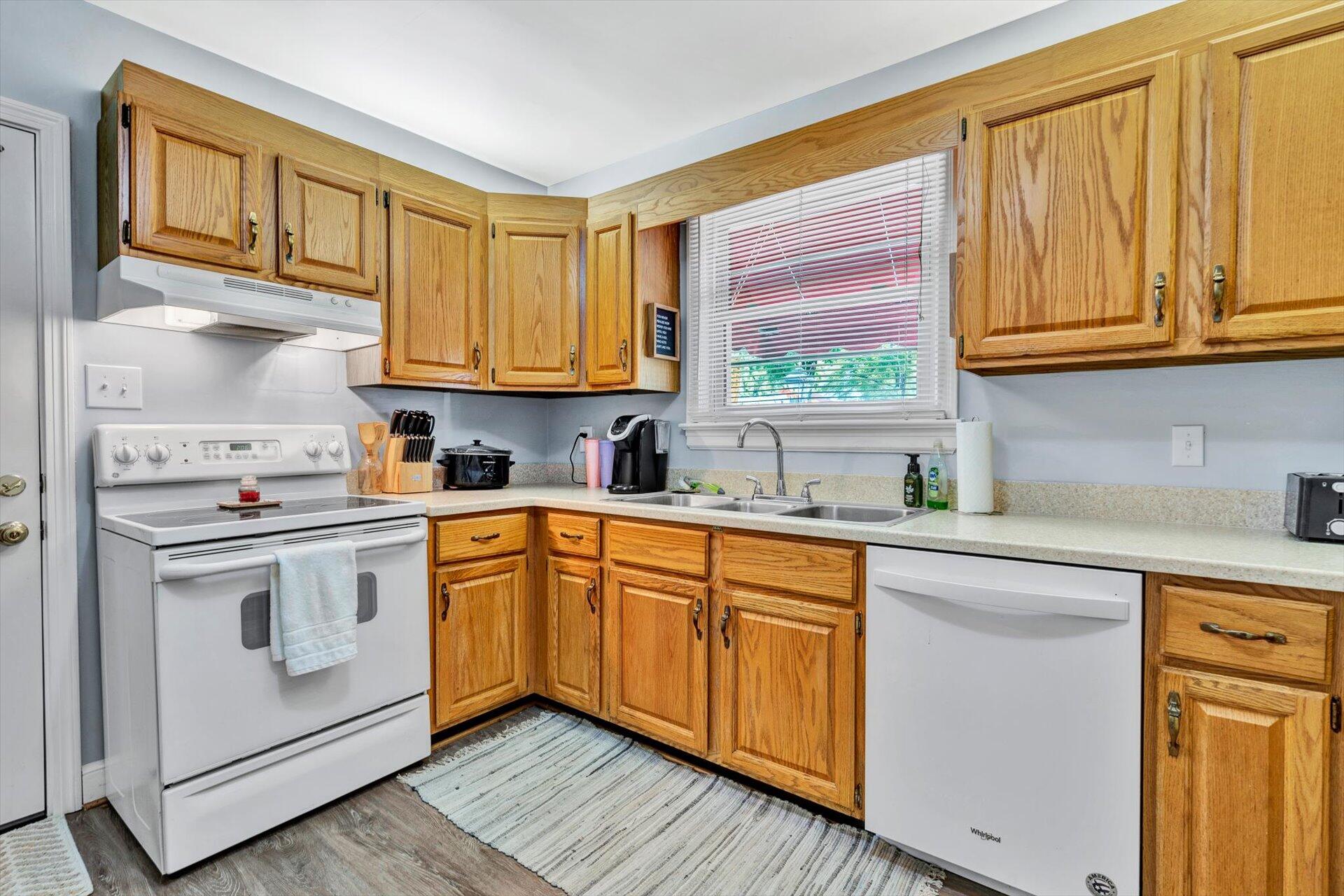 3530 Wright Road Southwest Roanoke, VA 24015 - Photo 8 of 25 08-090820220010