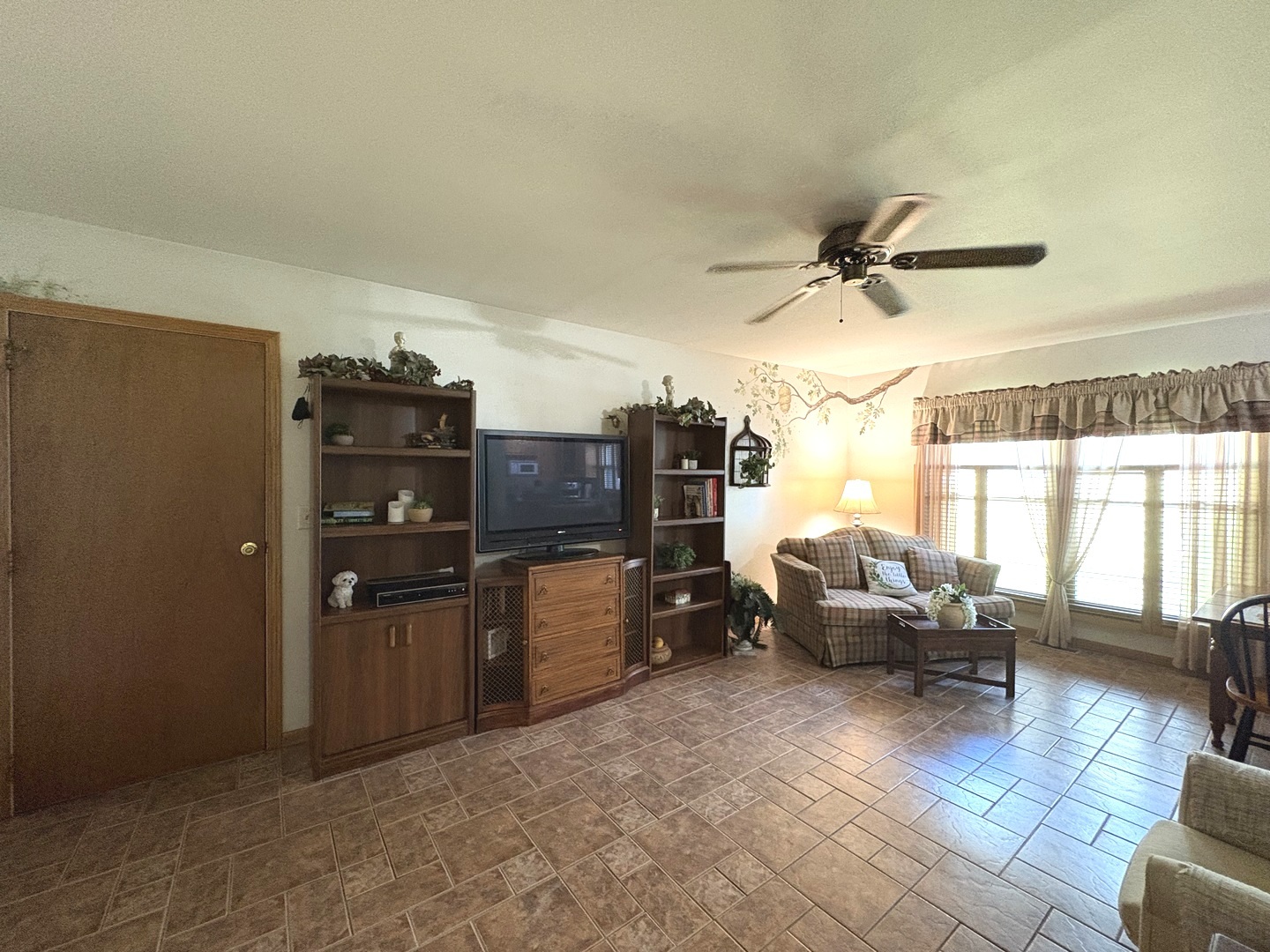 753 Fort Street Ottawa, IL 61350 - Photo 3 of 39