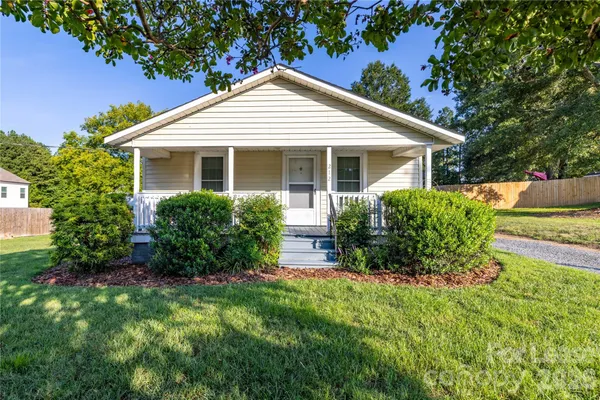 $1,200 | 212 East 1st Street, Oakboro, NC 28129