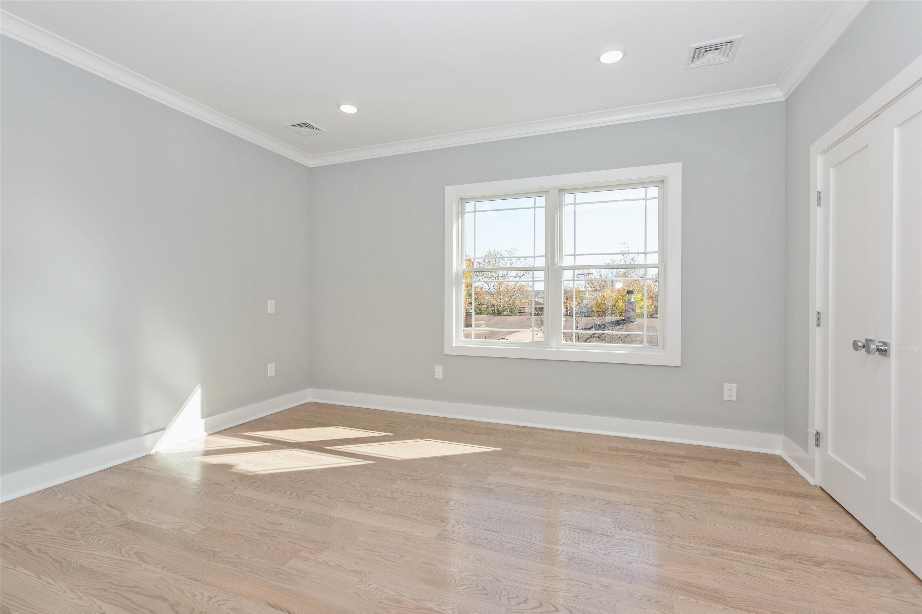 8 Gregory Road Springfield, NJ 07081 - Photo 13 of 30 an empty room with windows