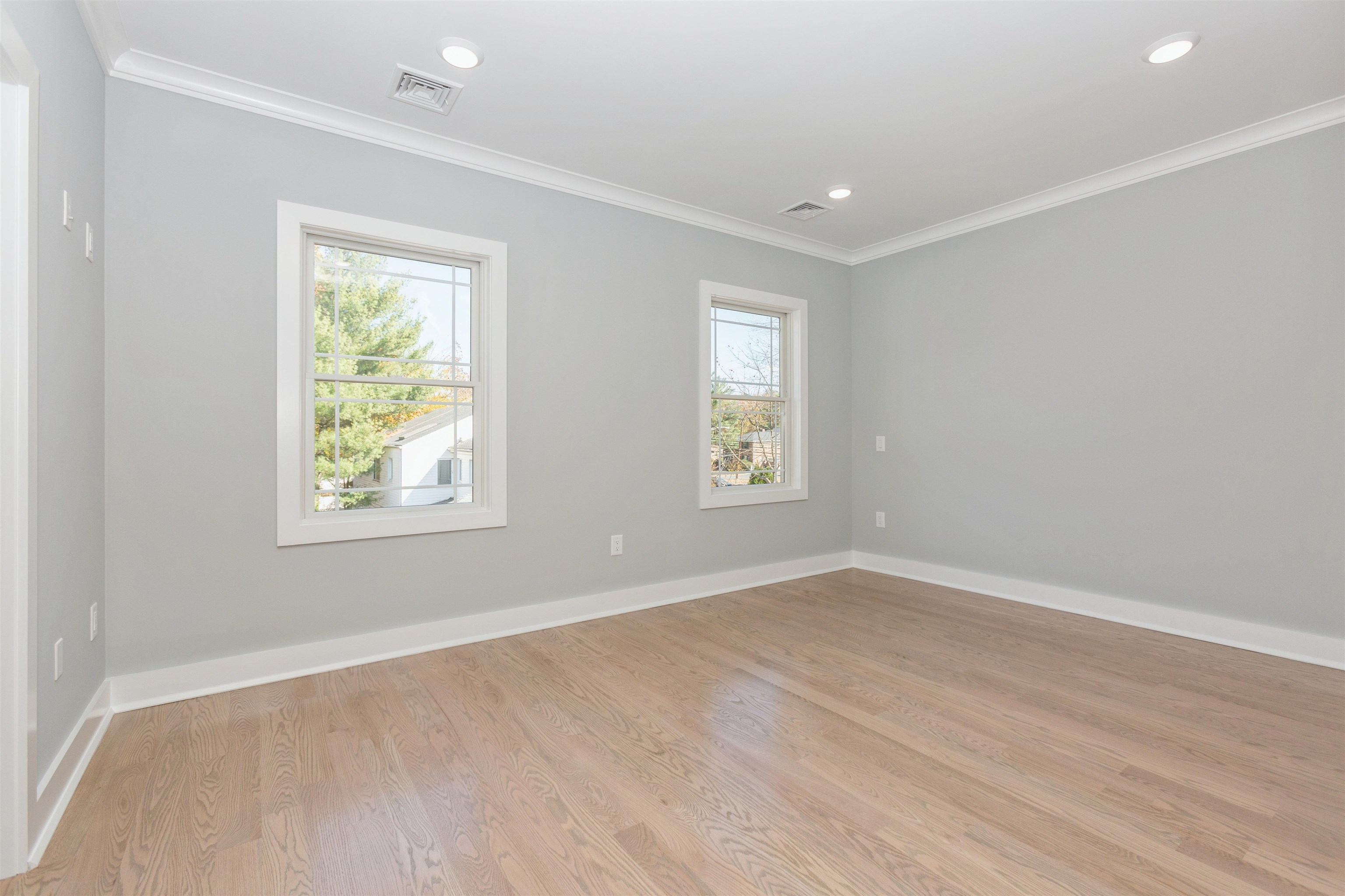 8 Gregory Road Springfield, NJ 07081 - Photo 17 of 30 an empty room with windows