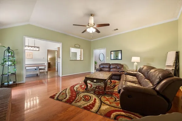$315,000 | 906 South Ward Street, Italy, TX 76651
