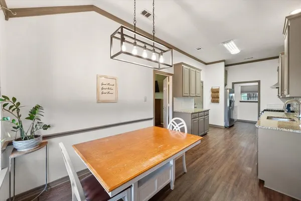 $315,000 | 906 South Ward Street, Italy, TX 76651