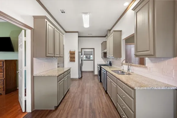 $315,000 | 906 South Ward Street, Italy, TX 76651
