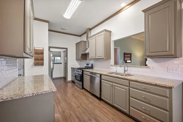 $315,000 | 906 South Ward Street, Italy, TX 76651